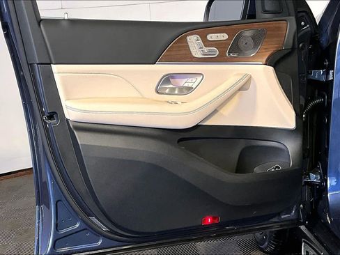 New 2026 Mercedes-Benz GLS 450 4MATIC image 11