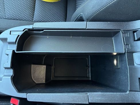 Used 2024 GMC Terrain SLE image 40