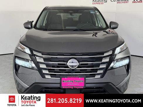 Used 2024 Nissan Rogue SV image 9