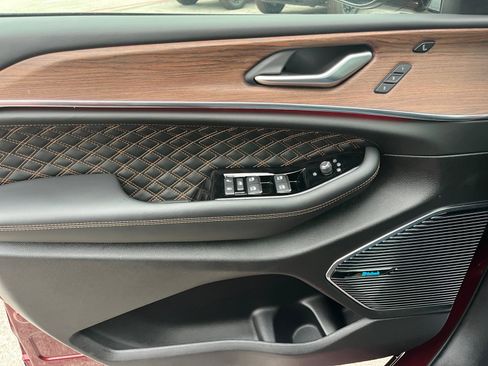 Used 2024 Jeep Grand Cherokee L Summit w/ Advanced Protech Group IV image 23