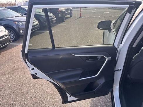Used 2021 Toyota RAV4 LE image 37
