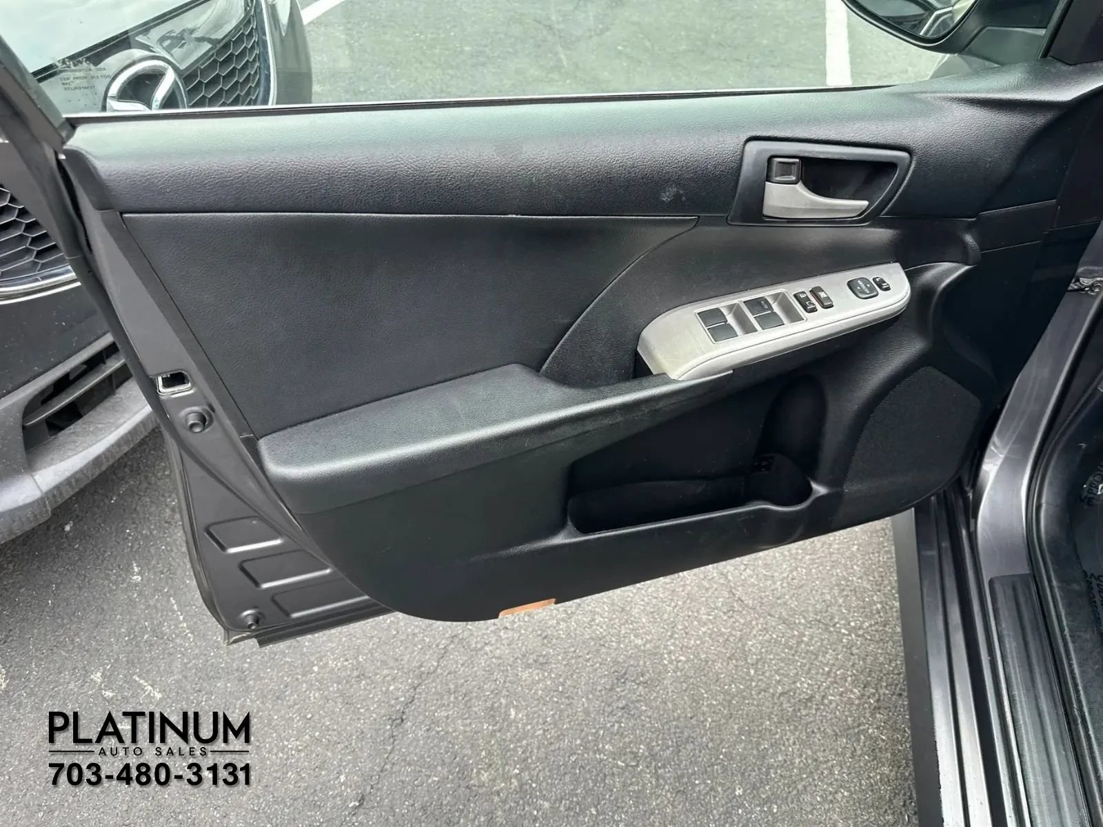 Used 2014 Toyota Camry SE FWD image 17