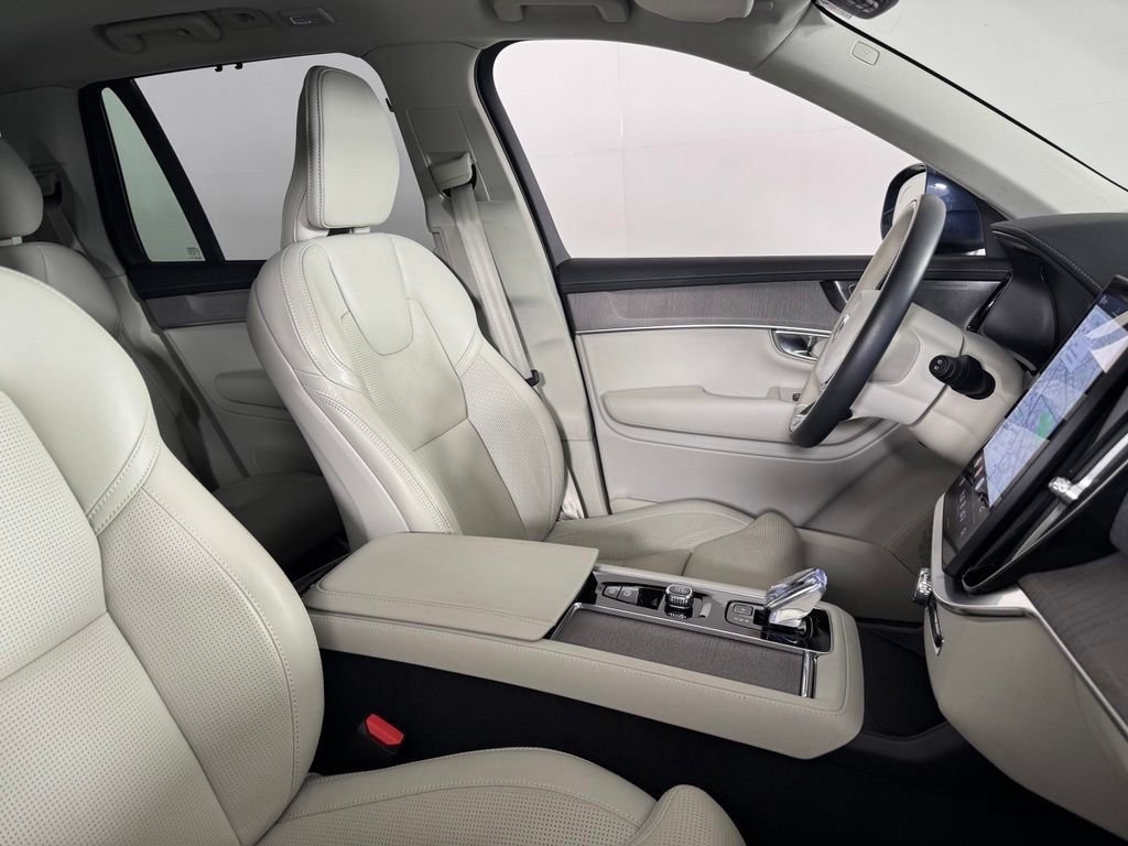 Certified 2026 Volvo XC90 B6 Ultra AWD/4WD image 2