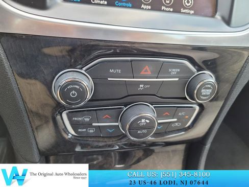 Used 2018 Chrysler 300 Limited image 23