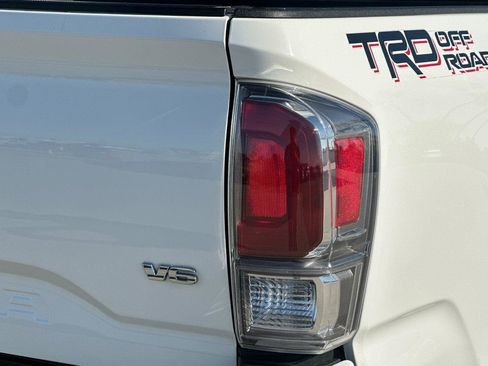 Used 2022 Toyota Tacoma TRD Off-Road image 30