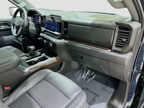 Used 2025 GMC Sierra 1500 SLT image 30