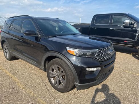 Used 2024 Ford Explorer XLT w/ Equipment Group 202A AWD/4WD image 6