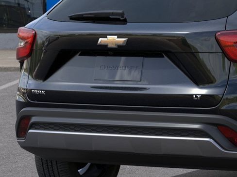 New 2026 Chevrolet Trax LT w/ LT Convenience Package FWD image 14