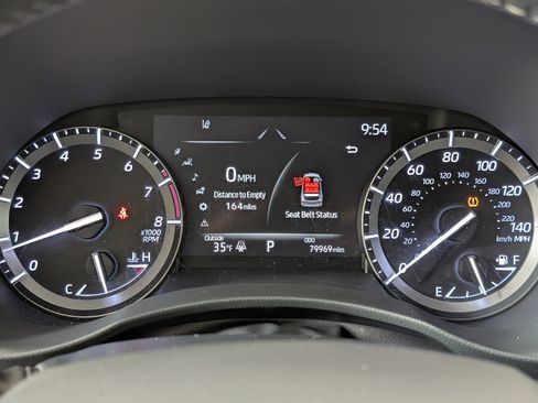 Used 2020 Toyota Highlander XLE image 25