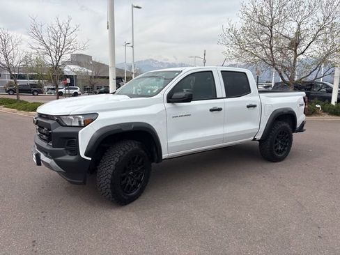 Used 2023 Chevrolet Colorado Trail Boss w/ Advanced Trailering Package AWD/4WD image 3