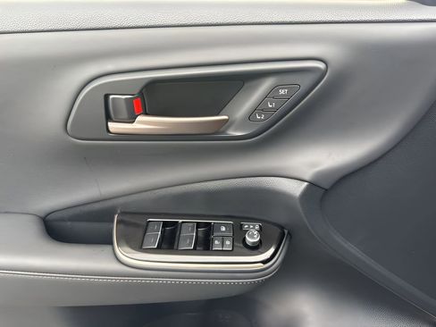 Used 2025 Toyota Crown Platinum image 27