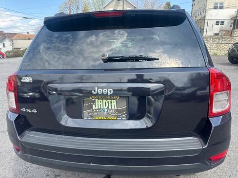 Used 2011 Jeep Compass Latitude AWD/4WD image 4