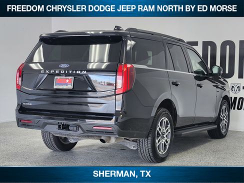 Used 2025 Ford Expedition Active AWD/4WD image 4