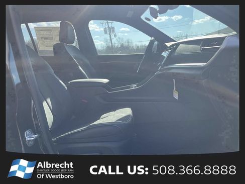 New 2026 Jeep Grand Cherokee Altitude AWD/4WD image 16