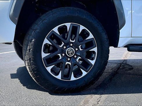 Used 2023 Toyota Tundra Limited image 8