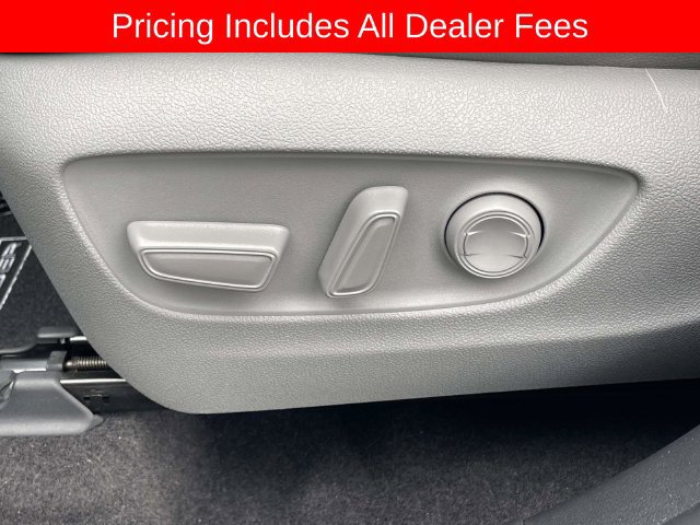 Used 2023 Toyota Highlander XLE FWD image 17