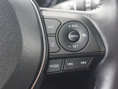Used 2022 Toyota RAV4 XLE AWD/4WD image 11