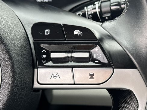 Used 2024 Hyundai Elantra Limited image 23