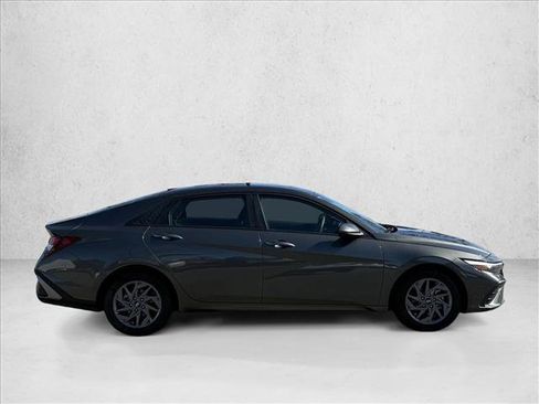 Certified 2024 Hyundai Elantra SEL FWD image 4