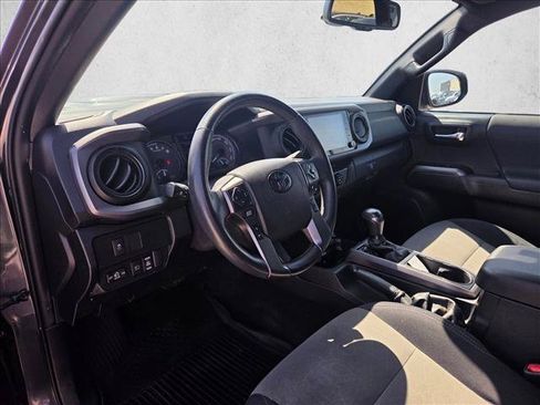 Used 2020 Toyota Tacoma TRD Sport w/ Technology Package AWD/4WD image 10