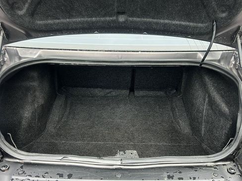 Used 2015 Dodge Challenger SXT RWD image 10