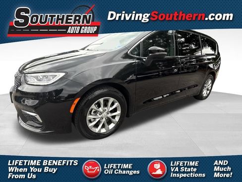 Used 2026 Chrysler Pacifica Limited FWD image 1