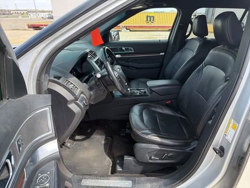 Used 2018 Ford Explorer Limited AWD/4WD image 9
