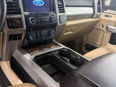 Used 2019 Ford F250 Lariat w/ Lariat Value Package AWD/4WD image 12