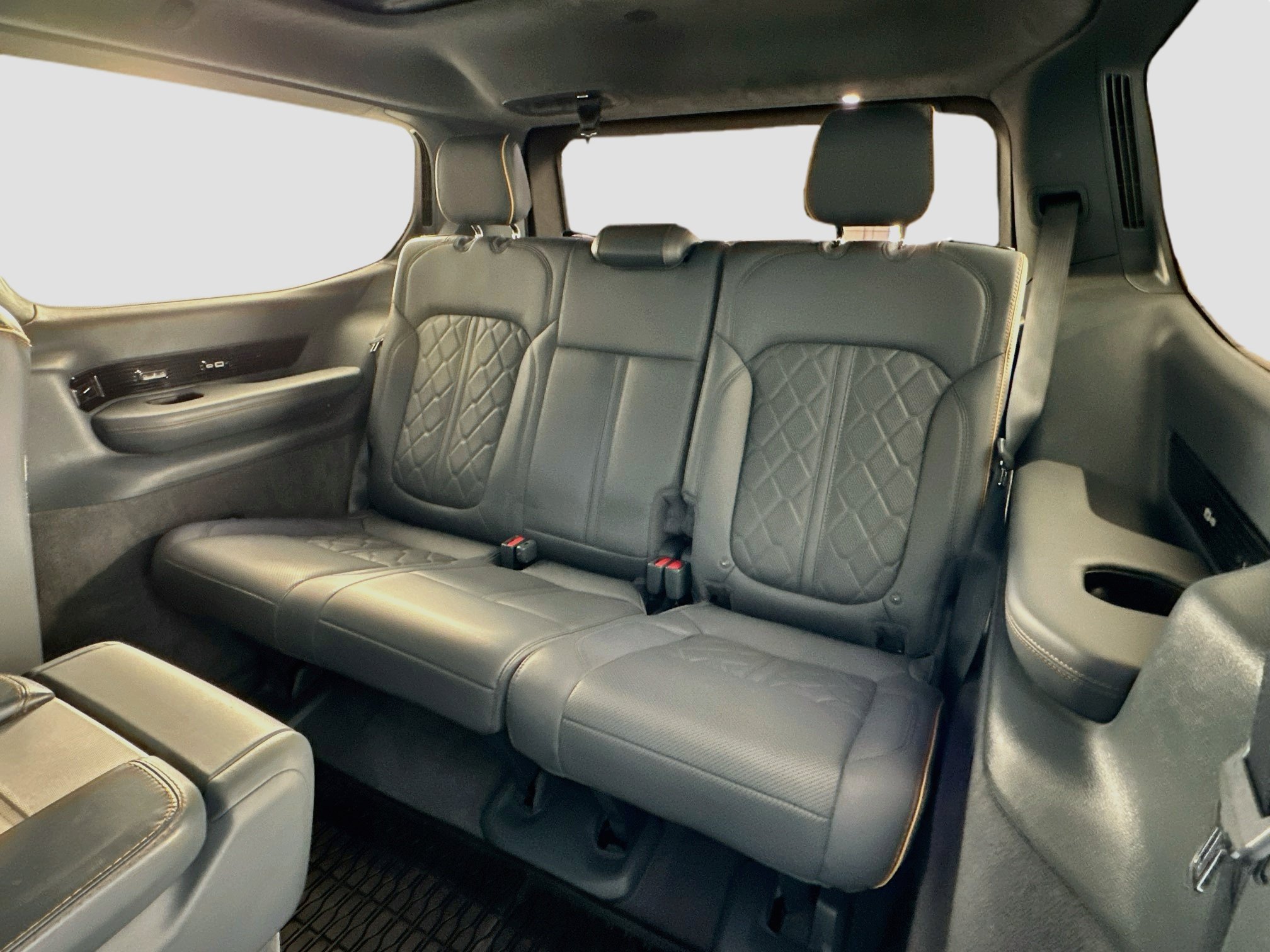 Used 2022 Jeep Grand Wagoneer Series III AWD/4WD image 31