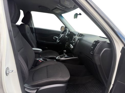 Used 2016 Kia Soul FWD image 12