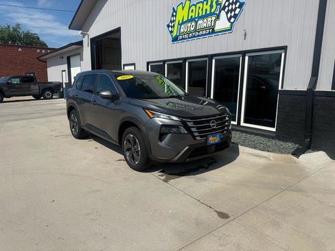 Used 2025 Nissan Rogue SV FWD image 1