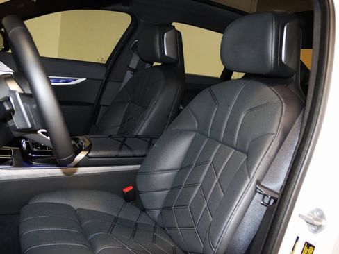 Used 2023 BMW 760i xDrive image 41