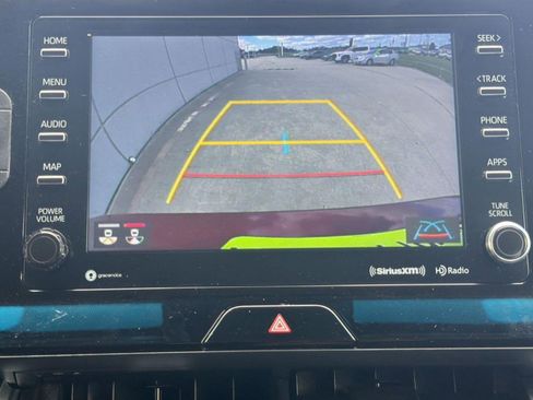 Used 2022 Toyota Venza LE image 26