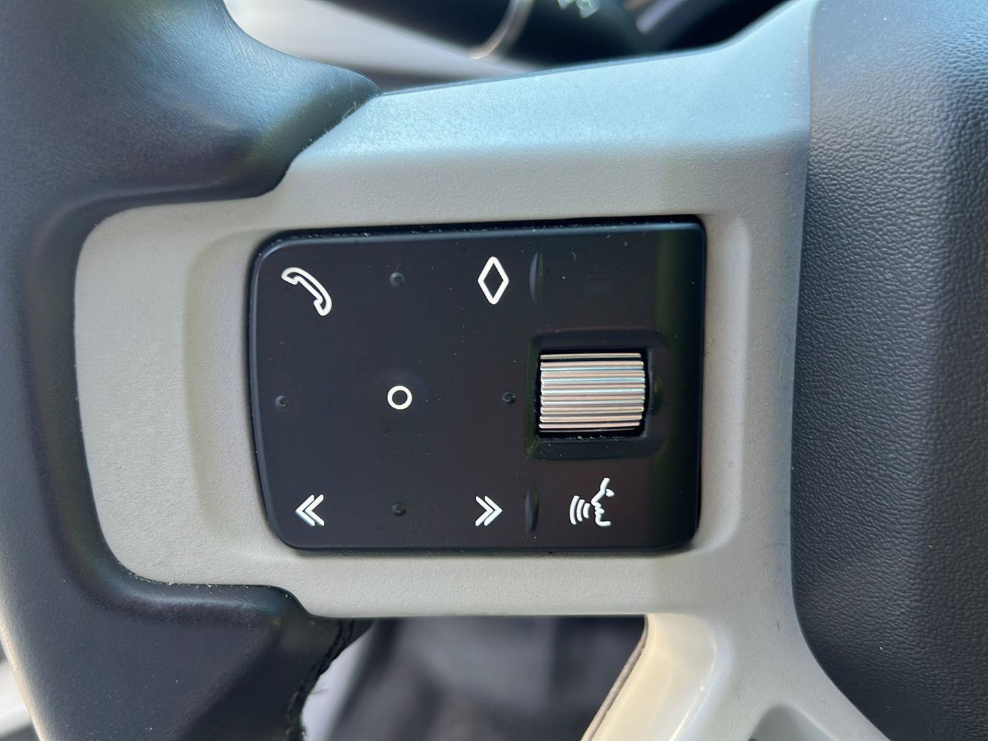 Certified 2023 Land Rover Defender 130 X-Dynamic SE AWD/4WD image 13