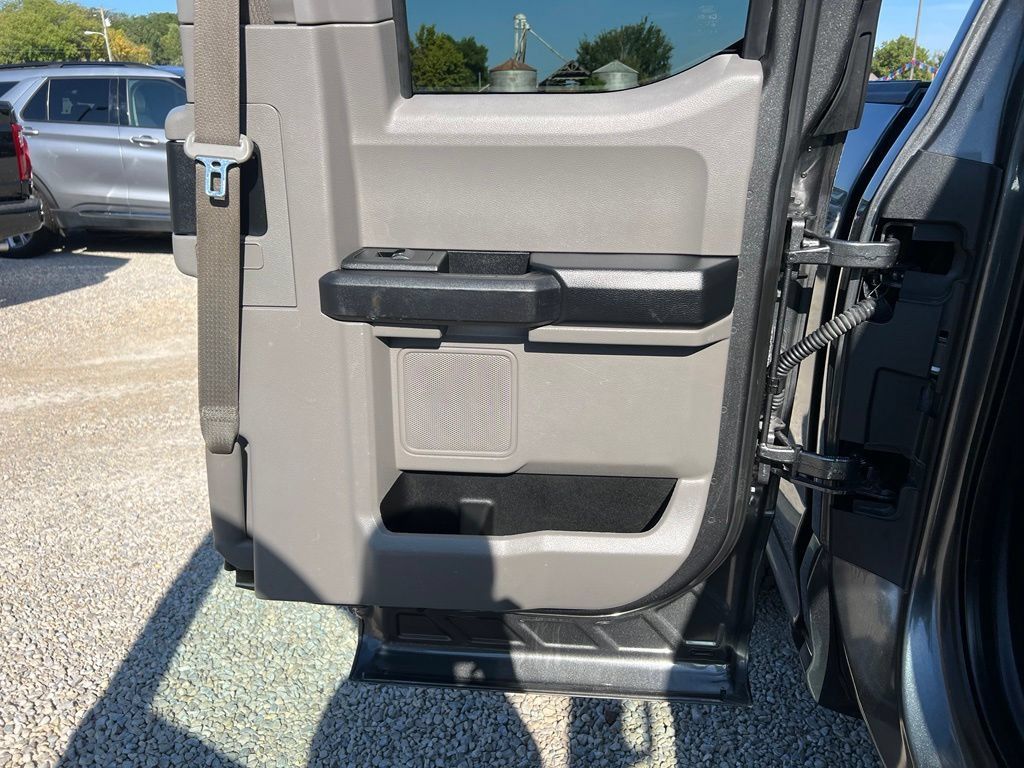 Used 2015 Ford F150 XL w/ Equipment Group 101A Mid AWD/4WD image 18