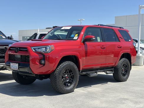 Certified 2024 Toyota 4Runner TRD Off-Road Premium w/ Moonroof Package AWD/4WD image 5