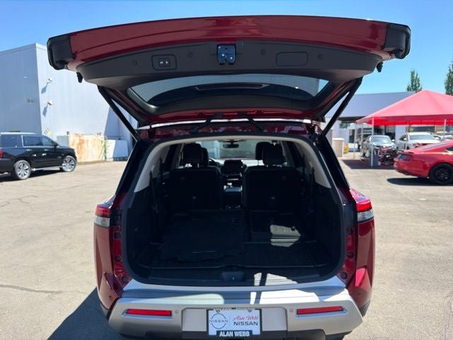 Used 2024 Nissan Pathfinder Platinum w/ Lighting Package (N93) AWD/4WD image 29