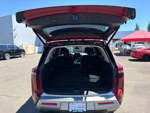 Used 2024 Nissan Pathfinder Platinum w/ Lighting Package (N93) AWD/4WD image 29