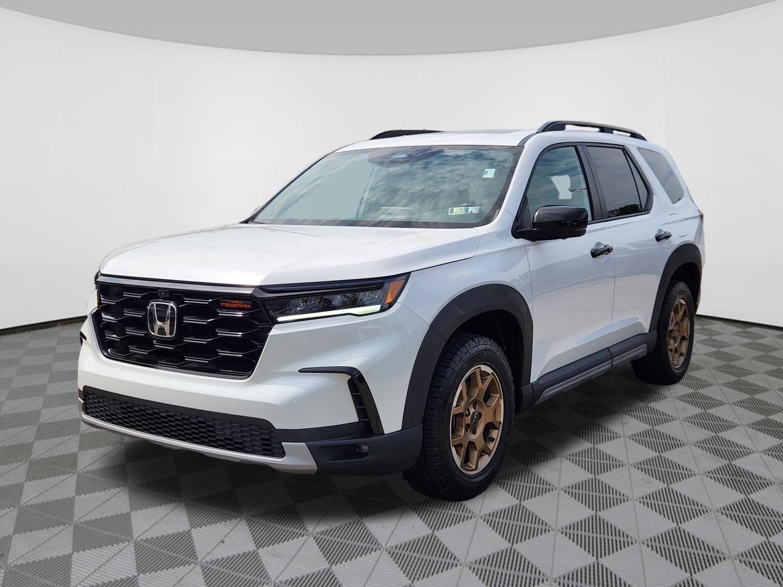 Certified 2024 Honda Pilot TrailSport image 2