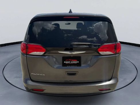 Used 2017 Chrysler Pacifica Touring FWD image 7