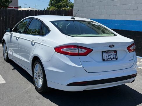 Used 2016 Ford Fusion SE FWD image 4