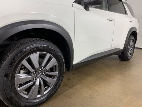 Used 2025 Nissan Pathfinder SV image 2