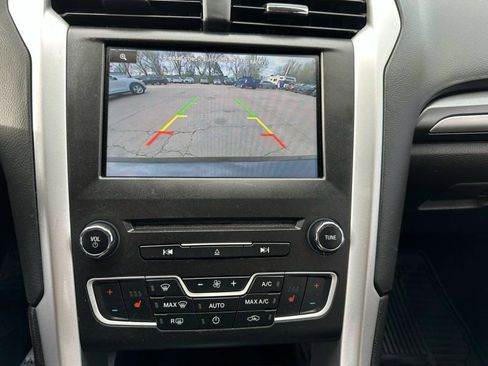 Used 2016 Ford Fusion SE image 18