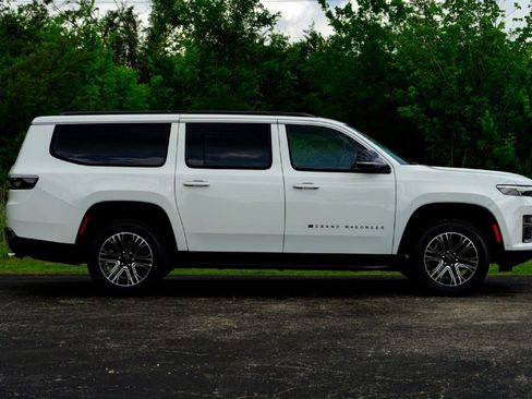 New 2026 Jeep Grand Wagoneer L 2WD image 5
