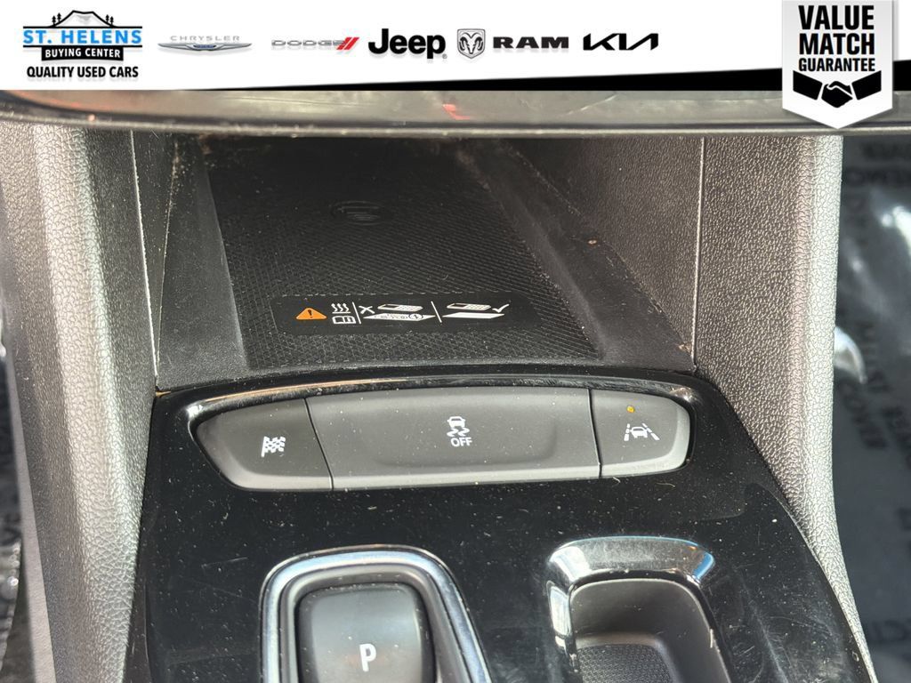 Used 2022 Chevrolet Bolt LT w/ Infotainment Package FWD image 26