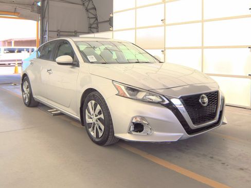 Used 2020 Nissan Altima 2.5 S w/ Driver Assist Package FWD image 3