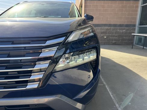 Used 2024 Nissan Rogue SL w/ SL Premium Package image 11