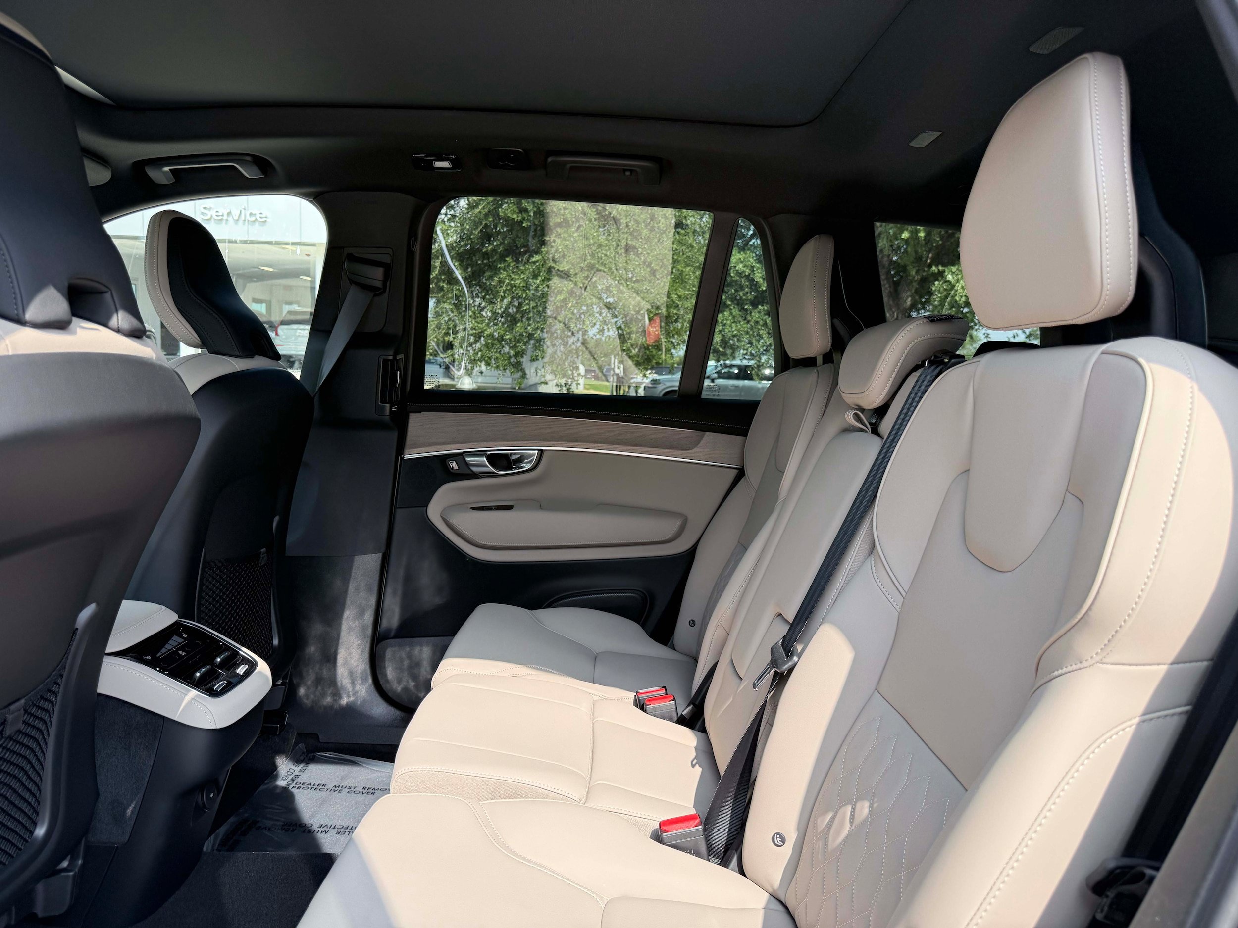 New 2026 Volvo XC90 B6 Plus w/ Protection Package Premier AWD/4WD image 16