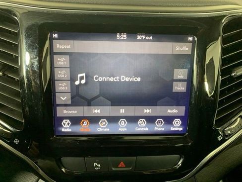 Used 2019 Jeep Cherokee Limited w/ Trailer Tow Group image 10