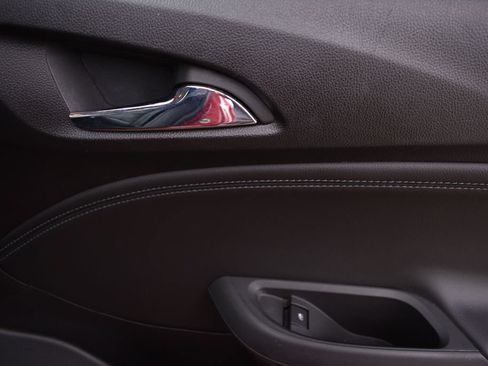 Used 2018 Chevrolet Cruze Premier FWD image 25